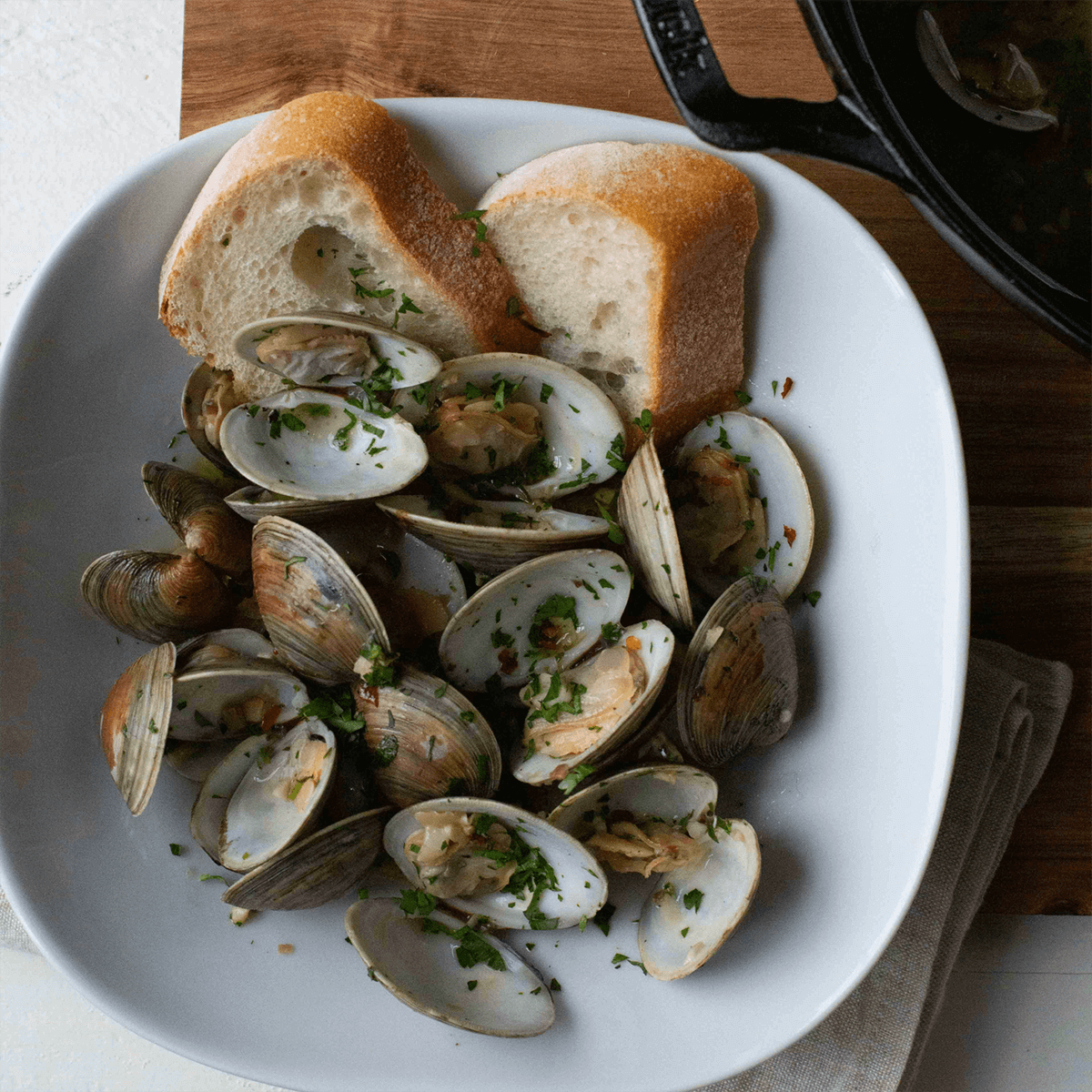 Garlic and White Wine Clams Blacklock Triple Seasoned Cast Iron